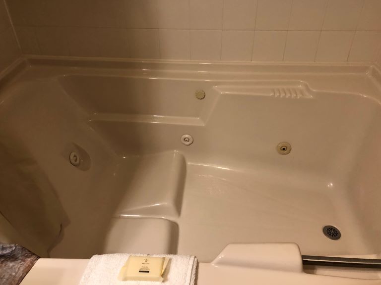 Timber RIdge Lodge & Suites Tub