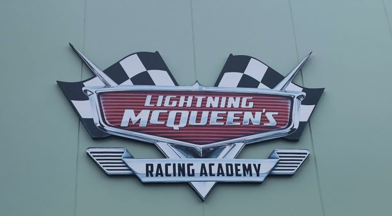 hollywood studios lightning mcqueen's racing academy