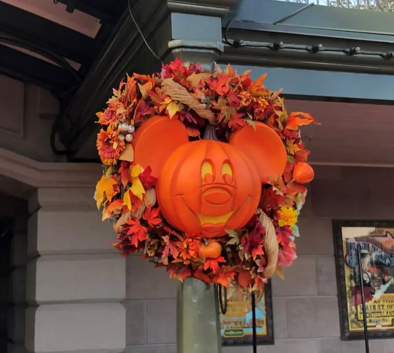 mickey halloween pumpkin