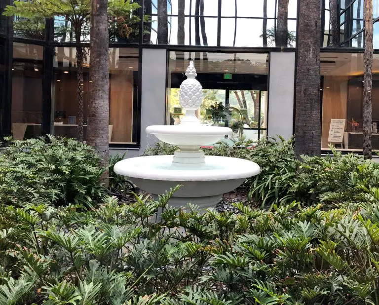 universal hollywood hilton hotel fountain