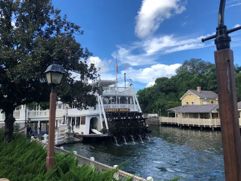 River boat disney world water attraction