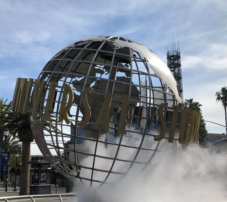 universal hollywood resort globe
