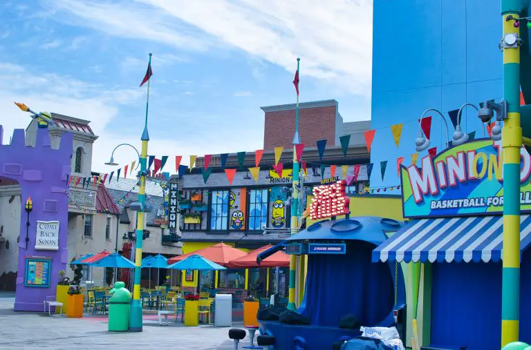 universal hollywood food and drink minion cafe