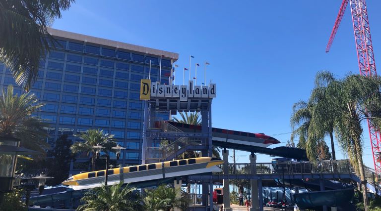 disneyland hotel pool