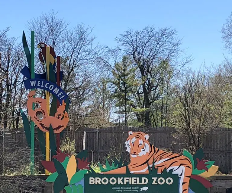 brookfield zoo & the chicago zoological society sign