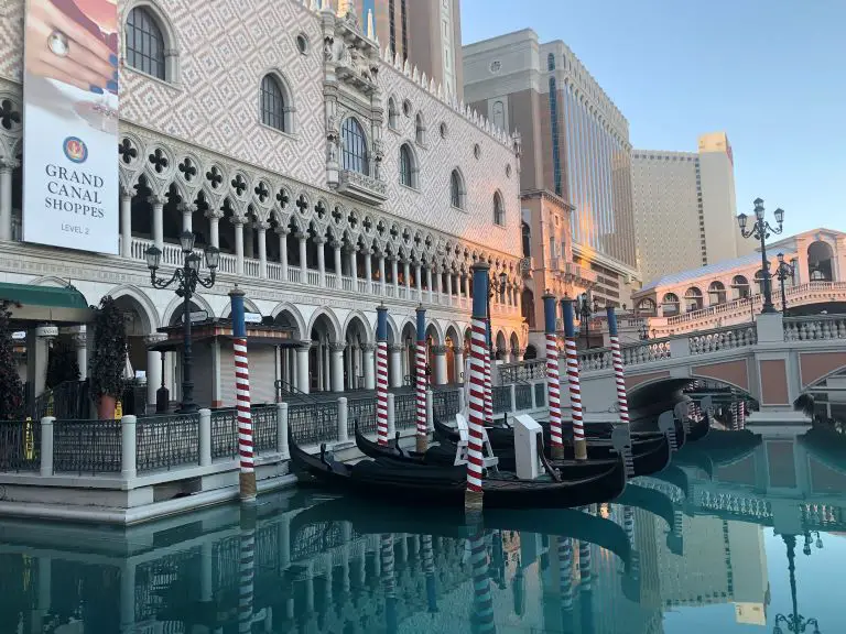 what to do at the venetian in las vegas gondola ride