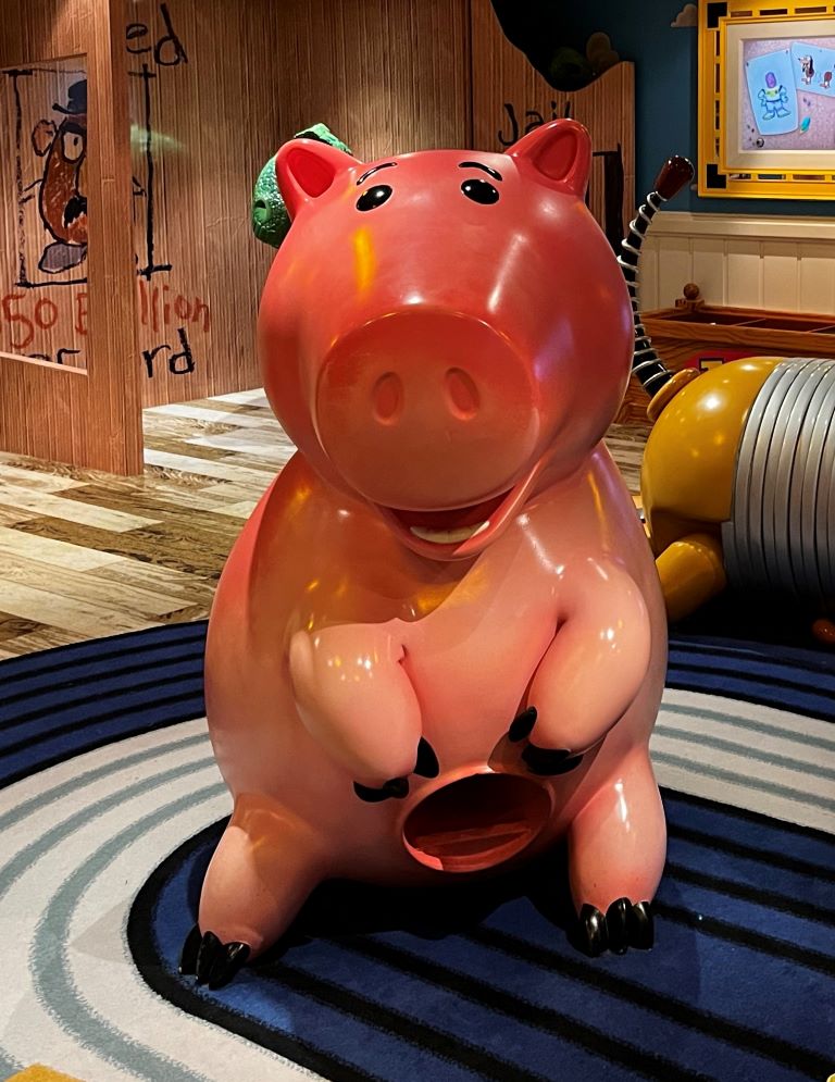 oceaneer club pig