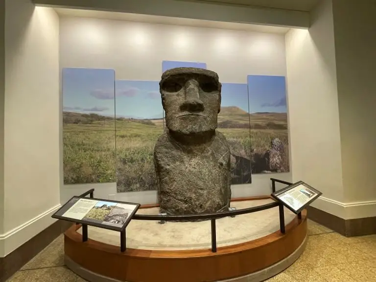 easter island statue