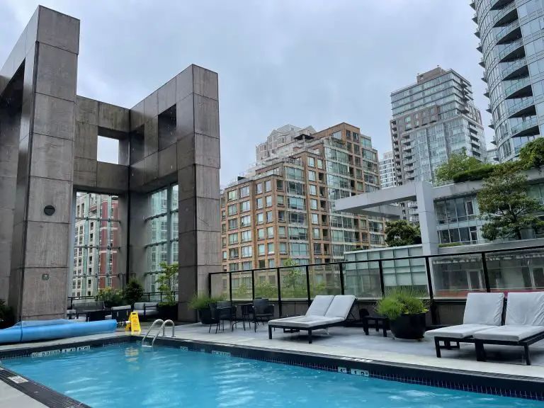 hilton vancouver downtown pool